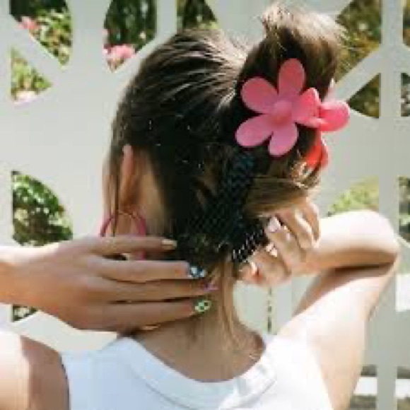 SEPT Donation | Jumbo Pink Daisy Hair Clips Set of 2 - Picture 2 of 8
